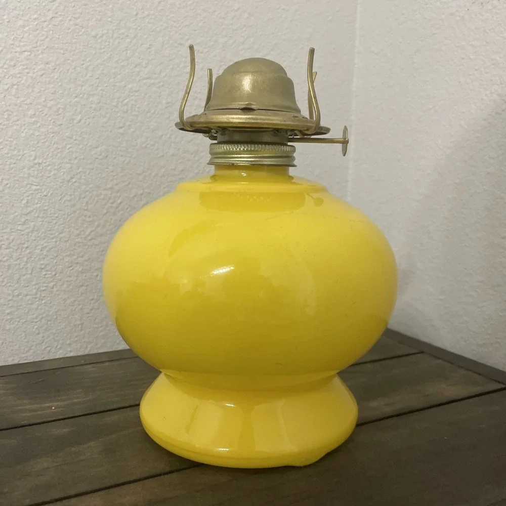Vintage Yellow Glass Kerosene Oil Lamp No Chimney‎